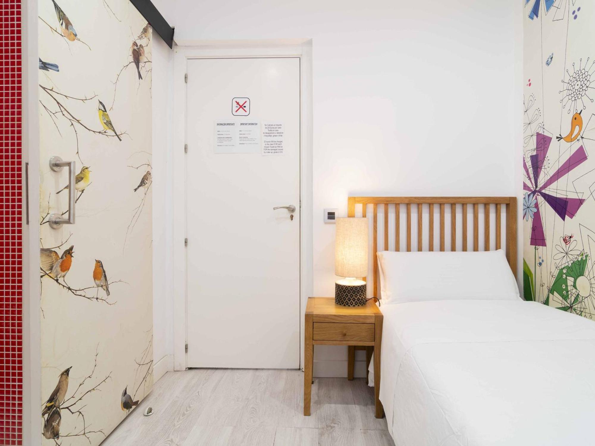 Pension Foster Madrid Bagian luar foto