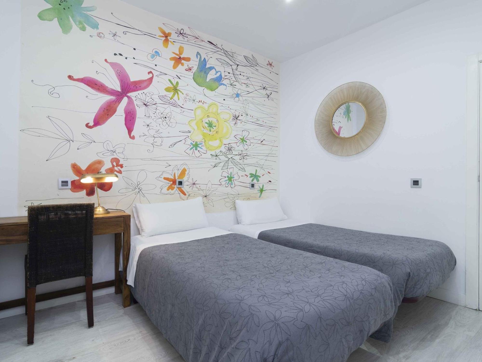 Pension Foster Madrid Bagian luar foto