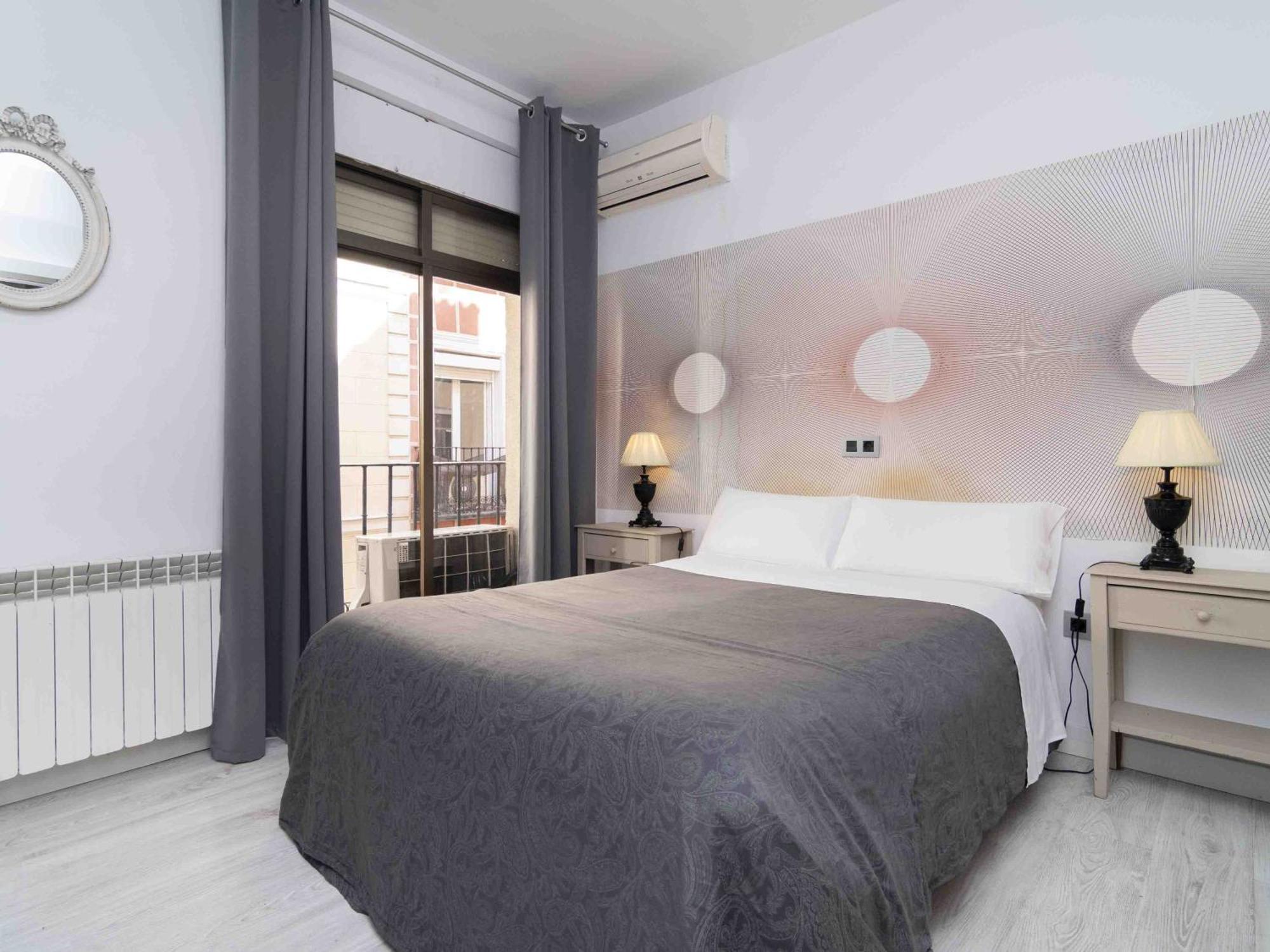 Pension Foster Madrid Bagian luar foto