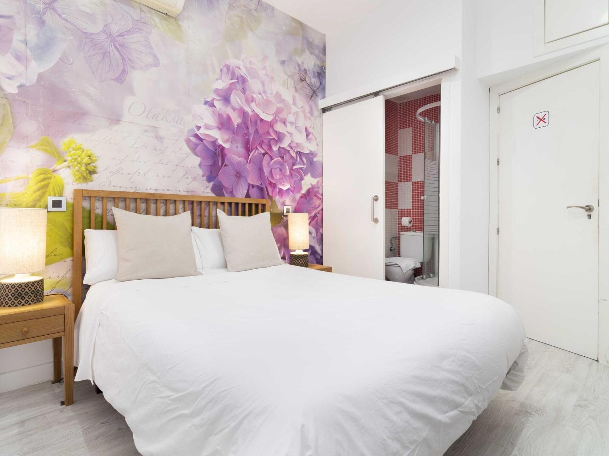 Pension Foster Madrid Bagian luar foto